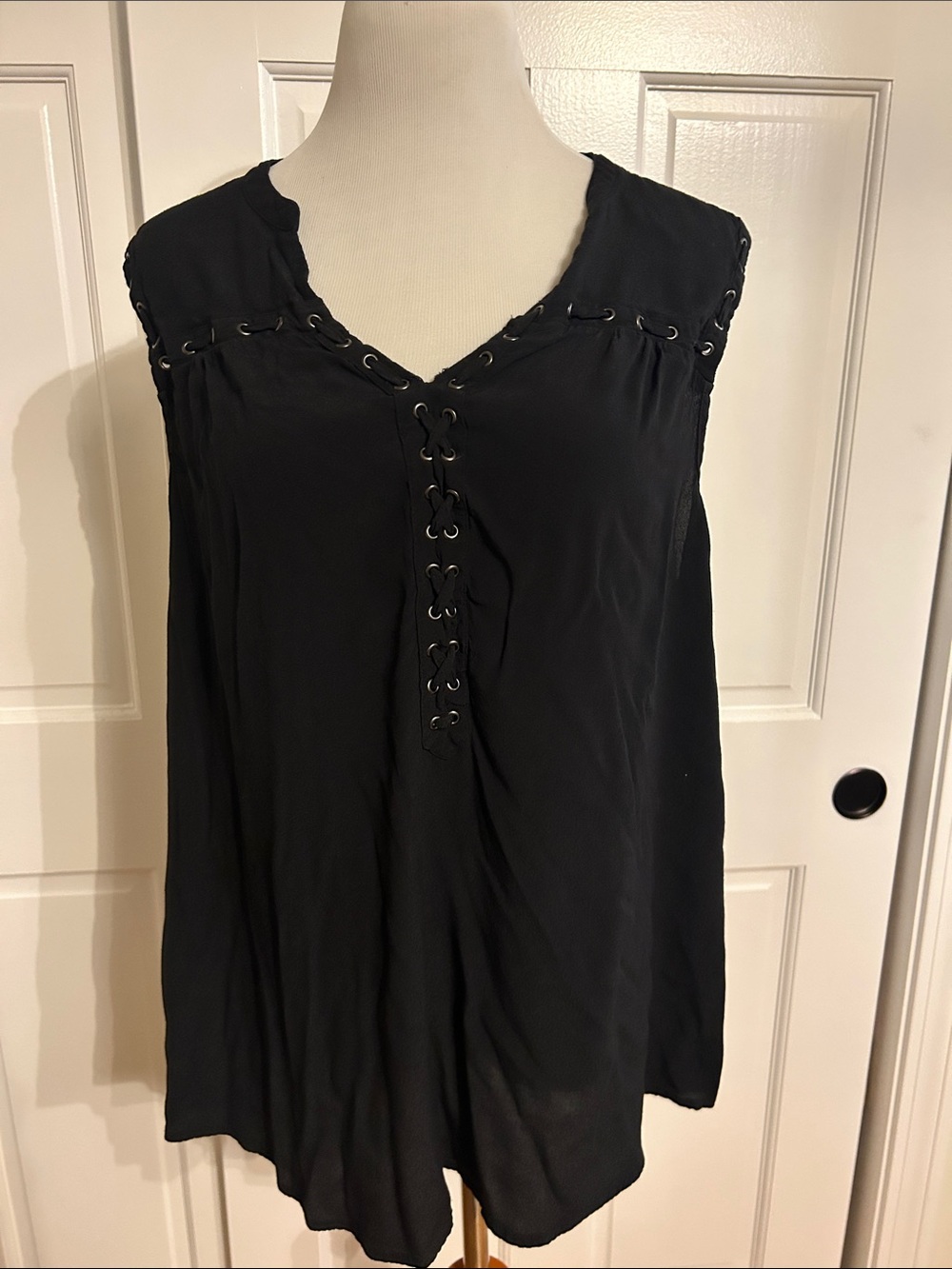 Torrid Black Lace-Up Eyelet Sleeveless Tank, women size 3
